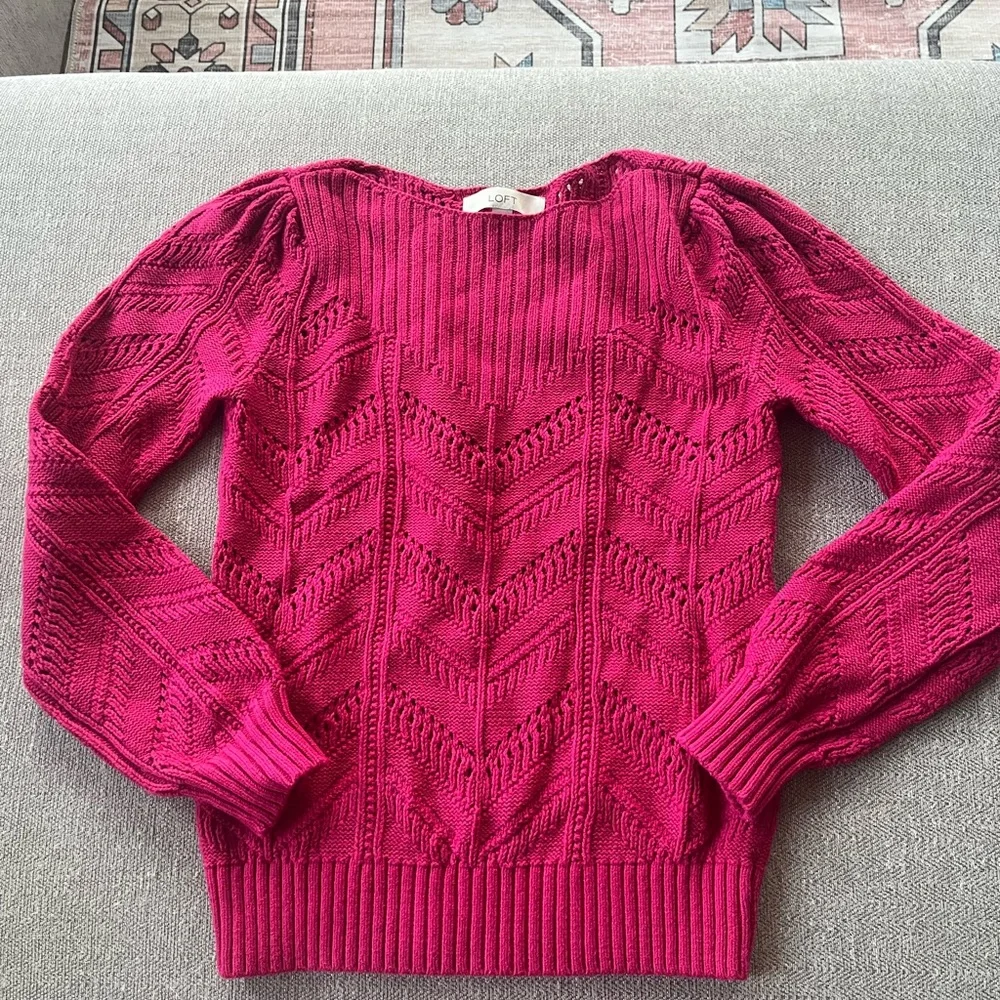 LOFT Fuchsia Textured Crew Neck Sweater - Picture 1 of 3